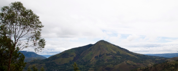 Gunung Pusuk Buhit (samosirkab.go.id)